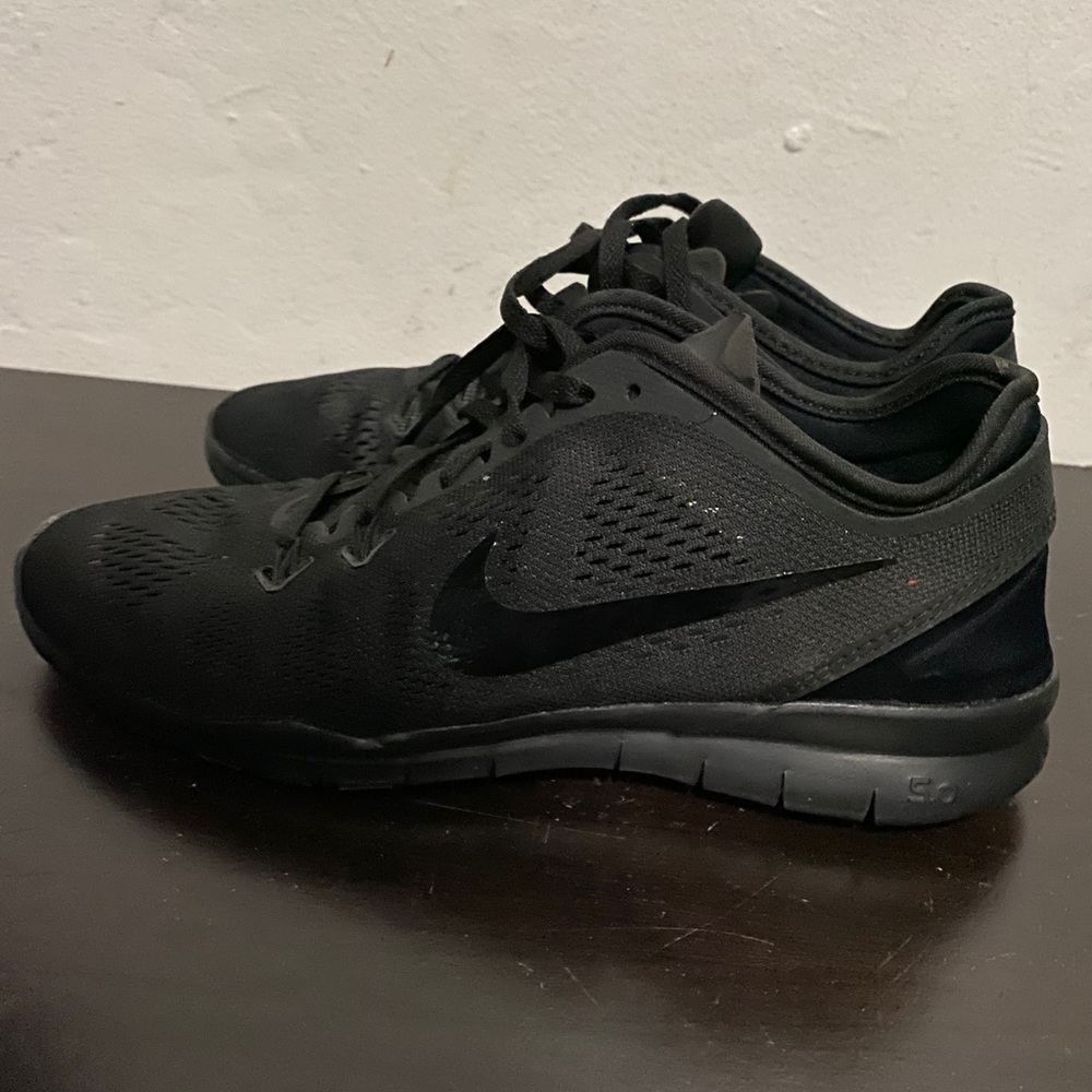 Brand new NIKE free 5 .0 all black